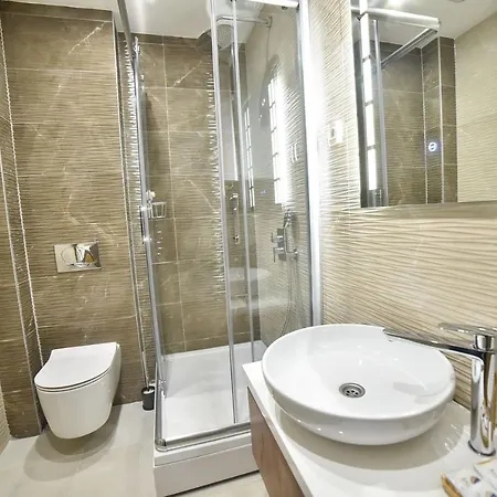 Kralj Lux In Balkan Hill Two *