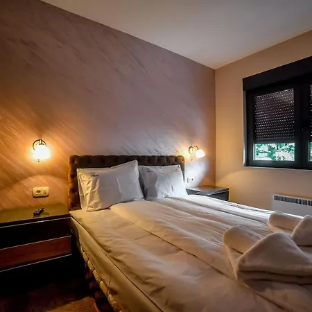 Kralj Lux In Balkan Hill Two * ズラティボール