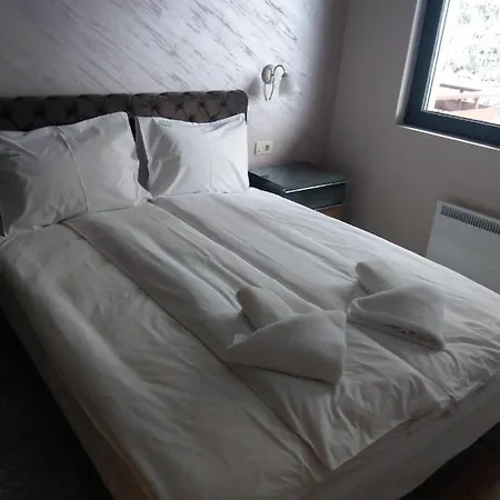 Kralj Lux In Balkan Hill Two *