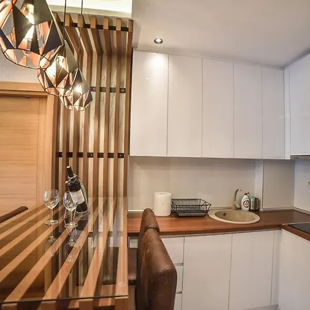 Kralj Lux In Balkan Hill Two ズラティボール