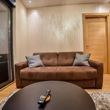 Kralj Lux In Balkan Hill Two アパート