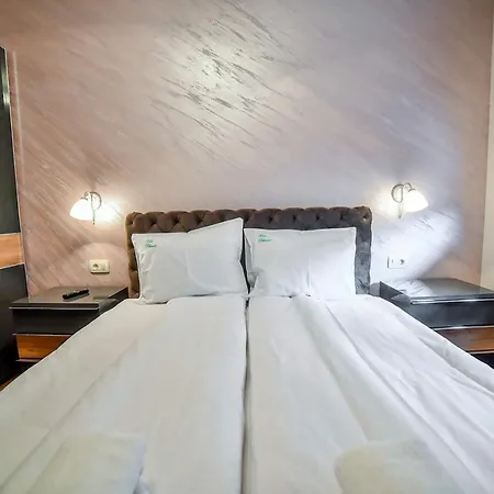 Kralj Lux In Balkan Hill Two