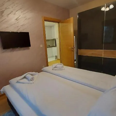 Kralj Lux In Balkan Hill Two * ズラティボール